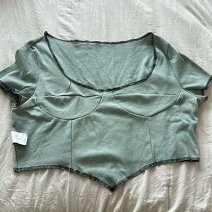 Seafoam green top (crop)